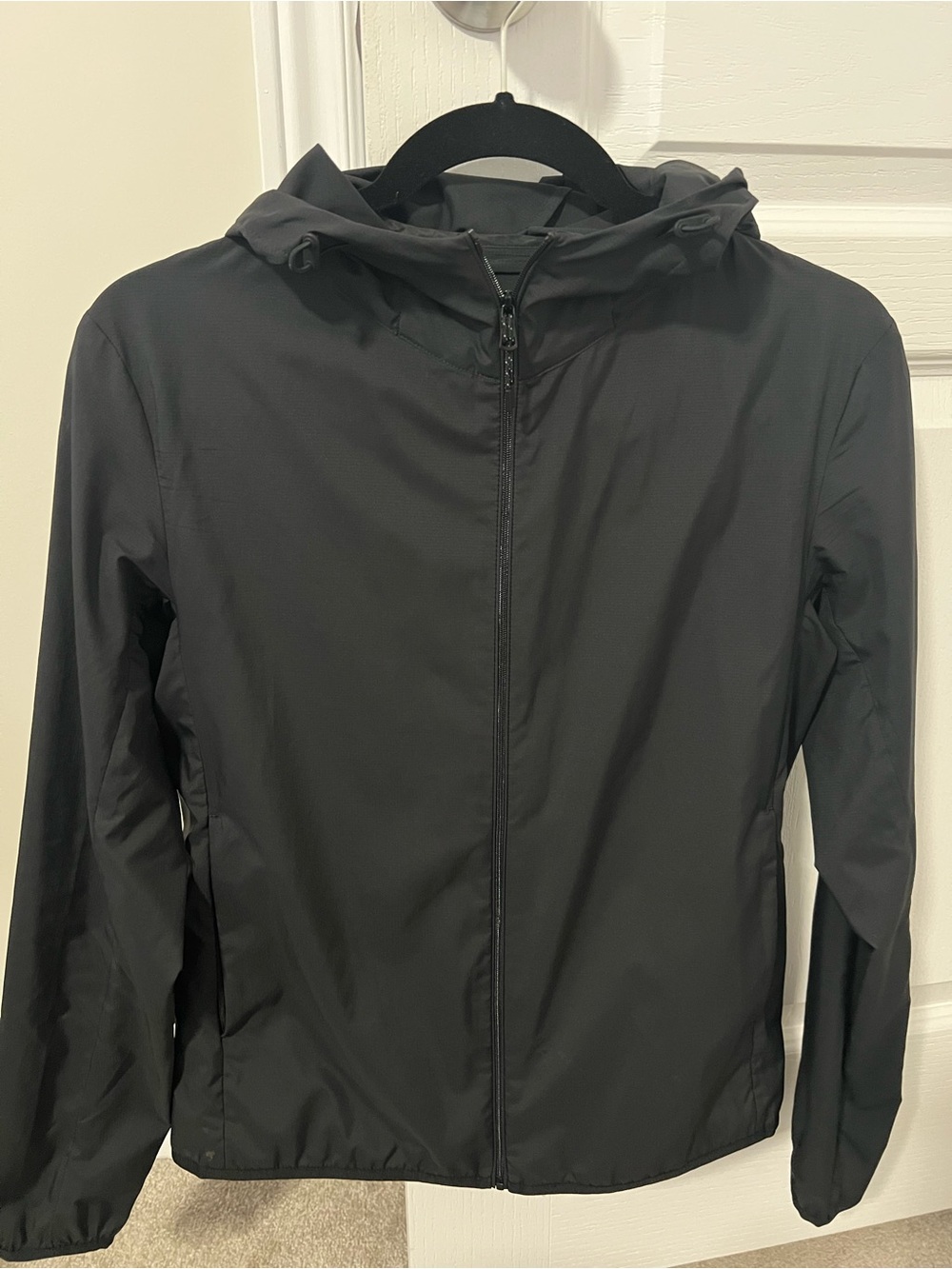 Women’s Small Uniqlo Black Hooded Windbreaker Jacket